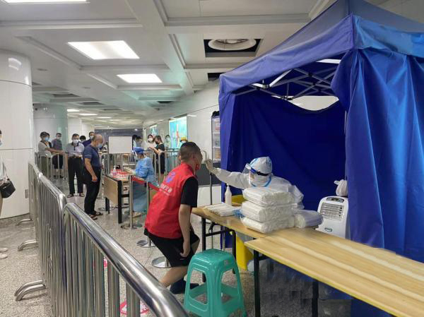 La estación de metro de Ningbo también puede someterse a pruebas de ácido nucleico y está abierta dos veces al día.