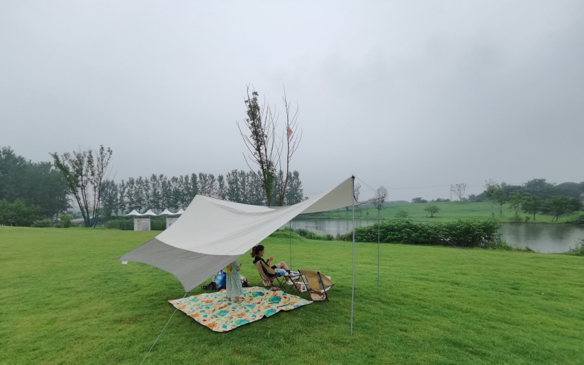 Acampar solo, ¿cómo construir un dosel solo?