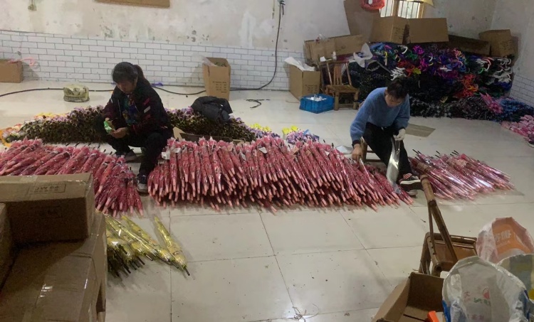 Uso de la logística para enviar pedidos para paraguas a clientes de Hong Kong