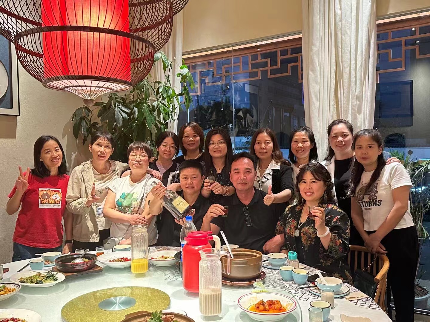 Li Boss se reunió con amigos para una cena