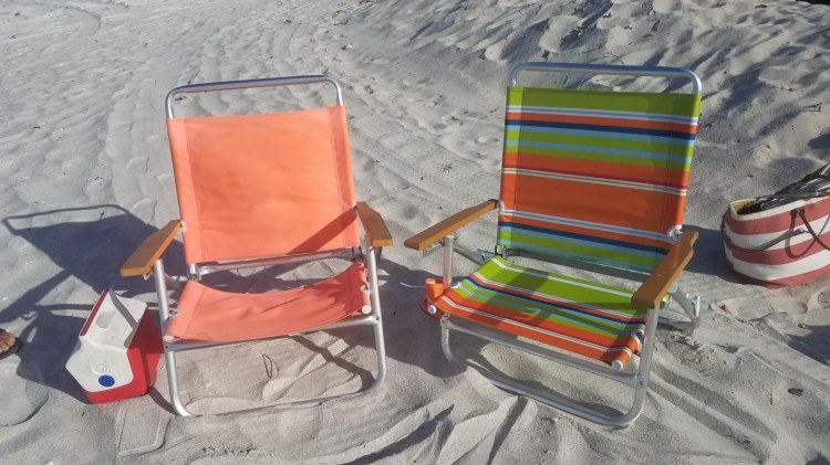 Consejos para comprar sillas de playa, ¡disfruta del beso de la brisa marina!
